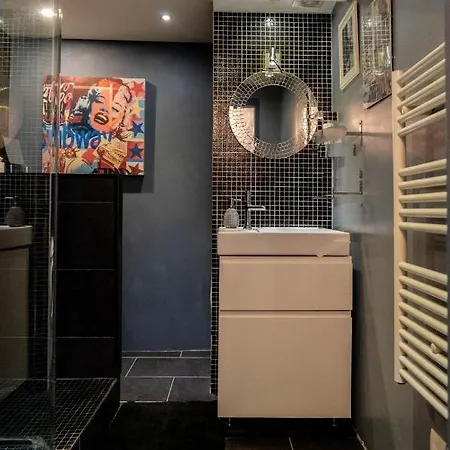 Large Atypical & Quaint Studio Апартаменты *