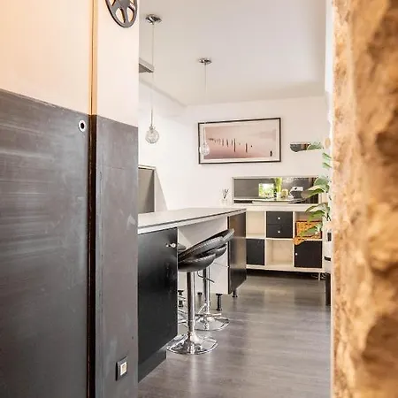 Large Atypical & Quaint Studio