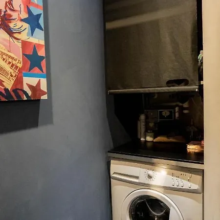 Large Atypical & Quaint Studio Париж