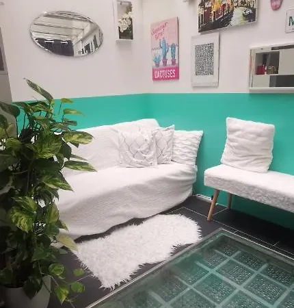 Large Atypical & Quaint Studio Apartman *