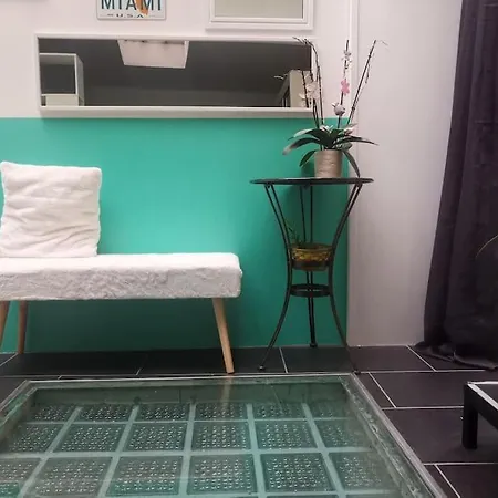 Large Atypical & Quaint Studio Apartman *