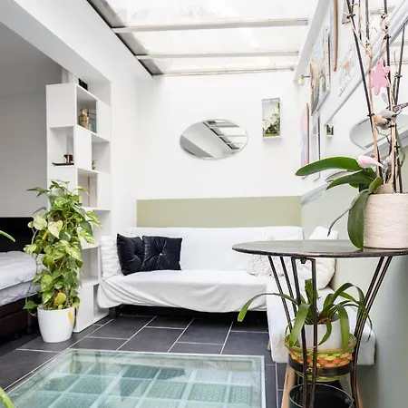 Large Atypical & Quaint Studio Apartman Párizs